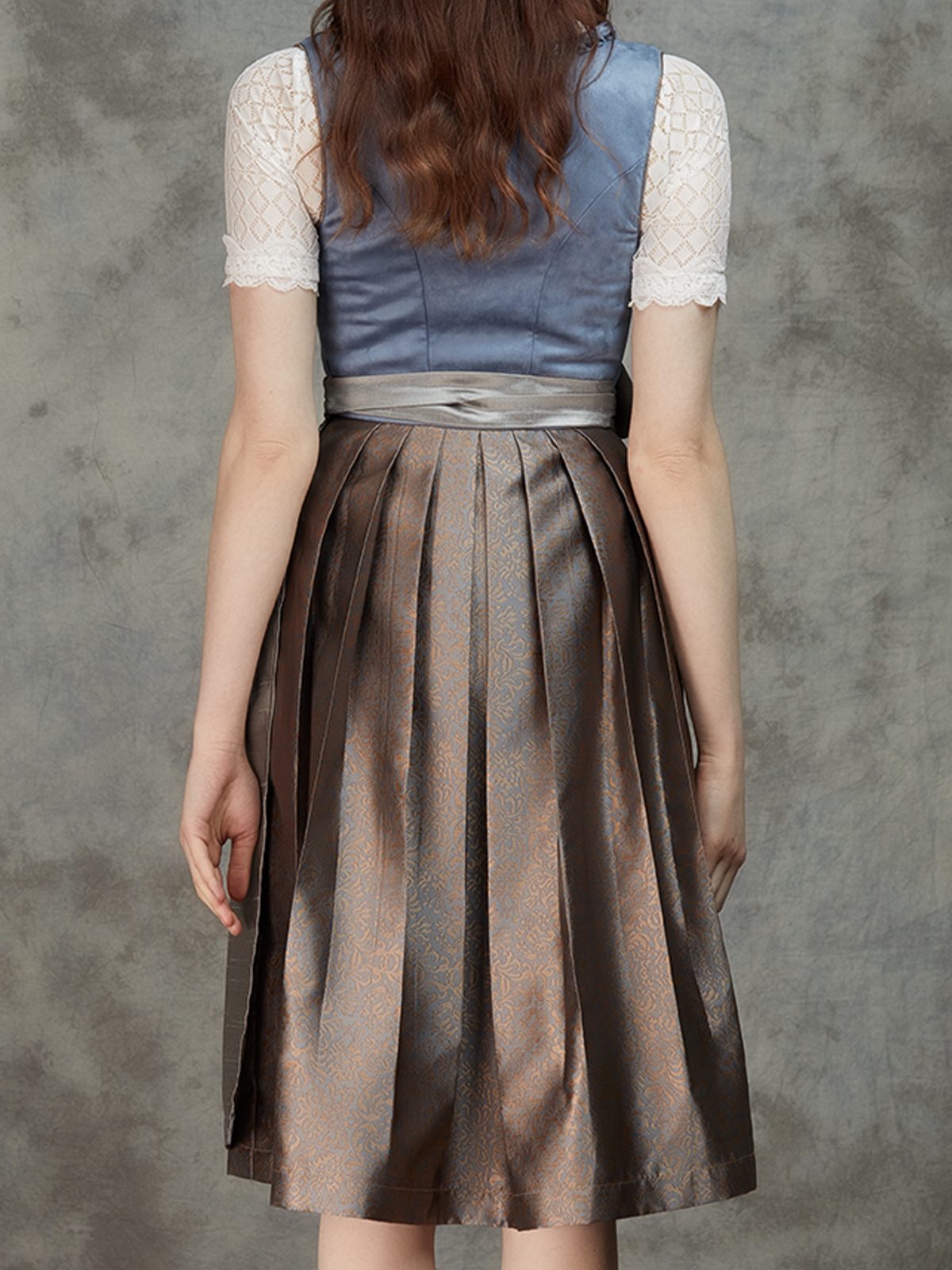 Modernes Dirndl in Blau – perfekt für den Alltag und besondere Anlässe