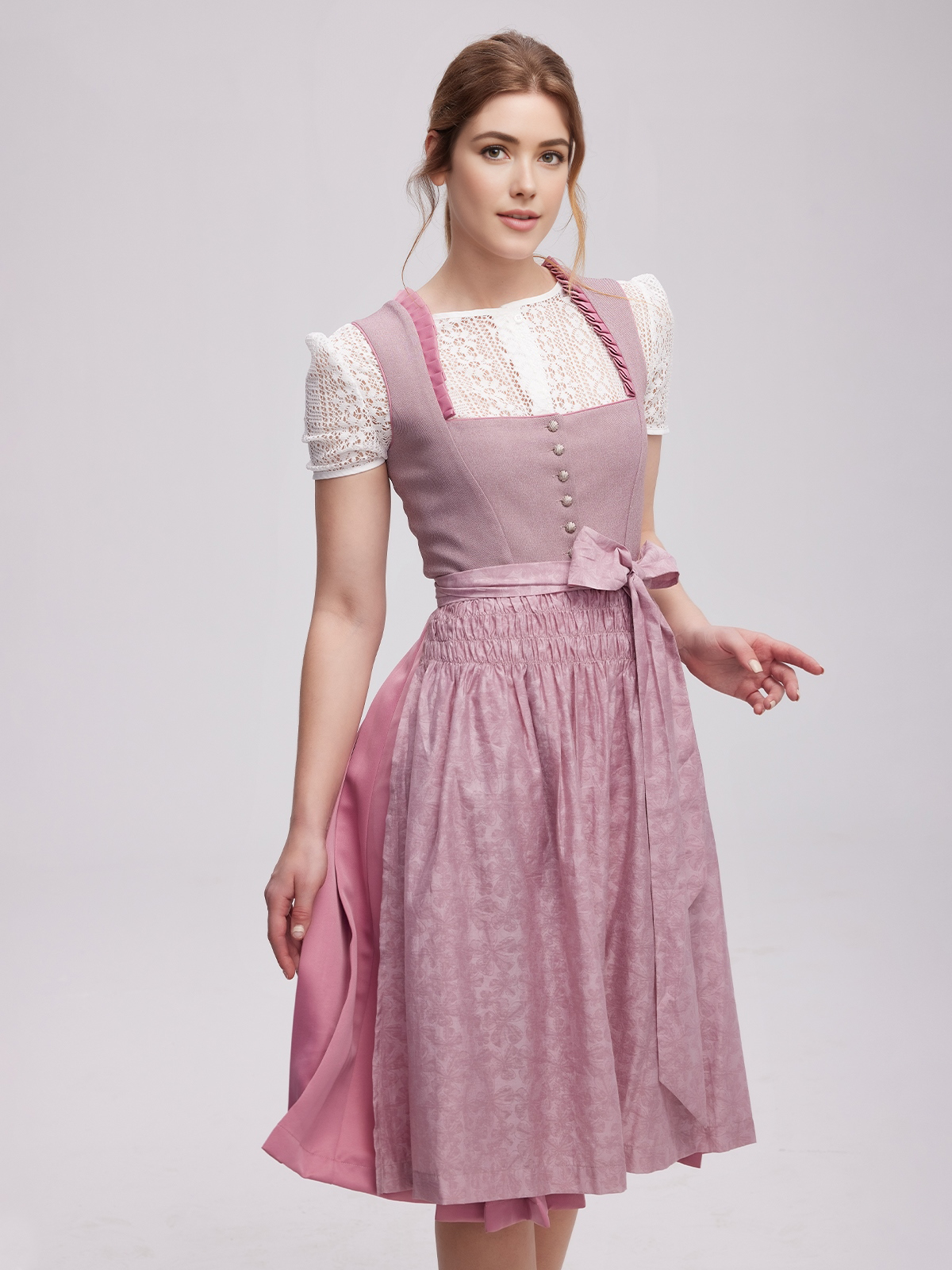 Grün Rotes Dirndl – Tradition mit modernem Twist