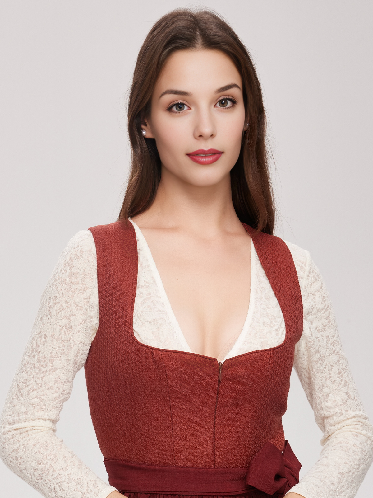 Dirndl Petrol Samt mit stilvollen Accessoires