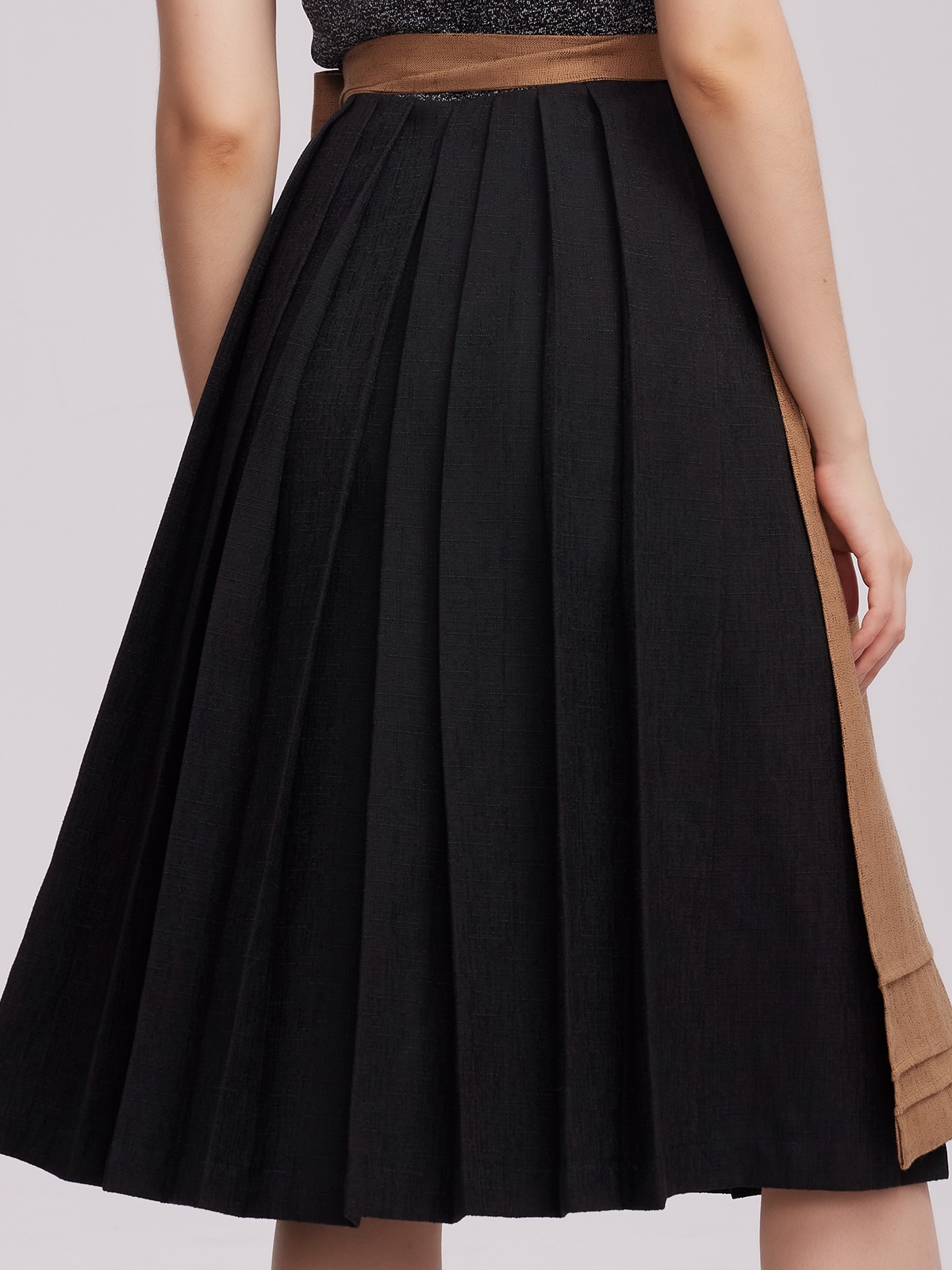Modernes Dirndl in Schwarz