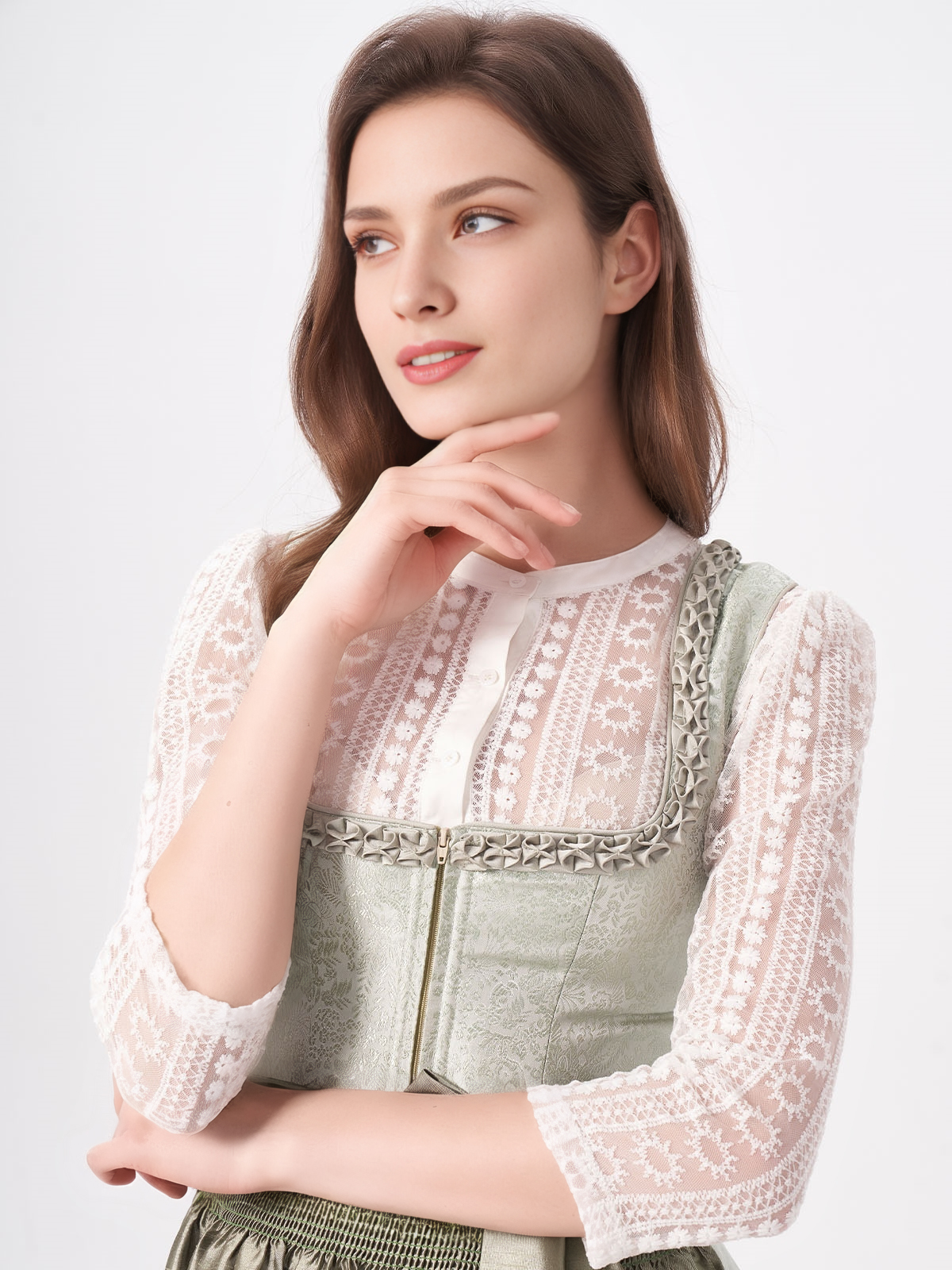 Samtdirndl Grün in eleganter Ausführung