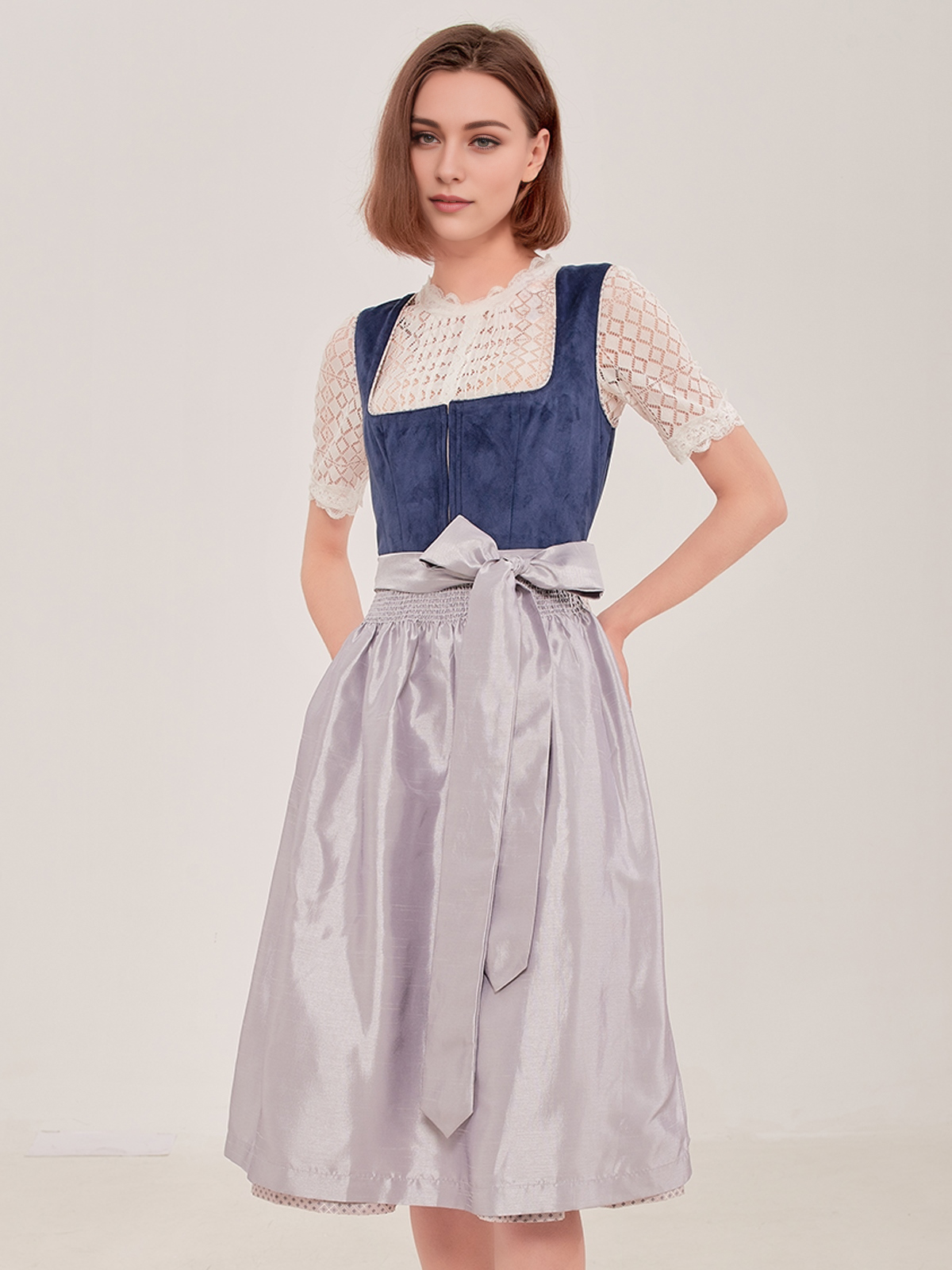 Dirndl Royalblau – Eleganz in Blau