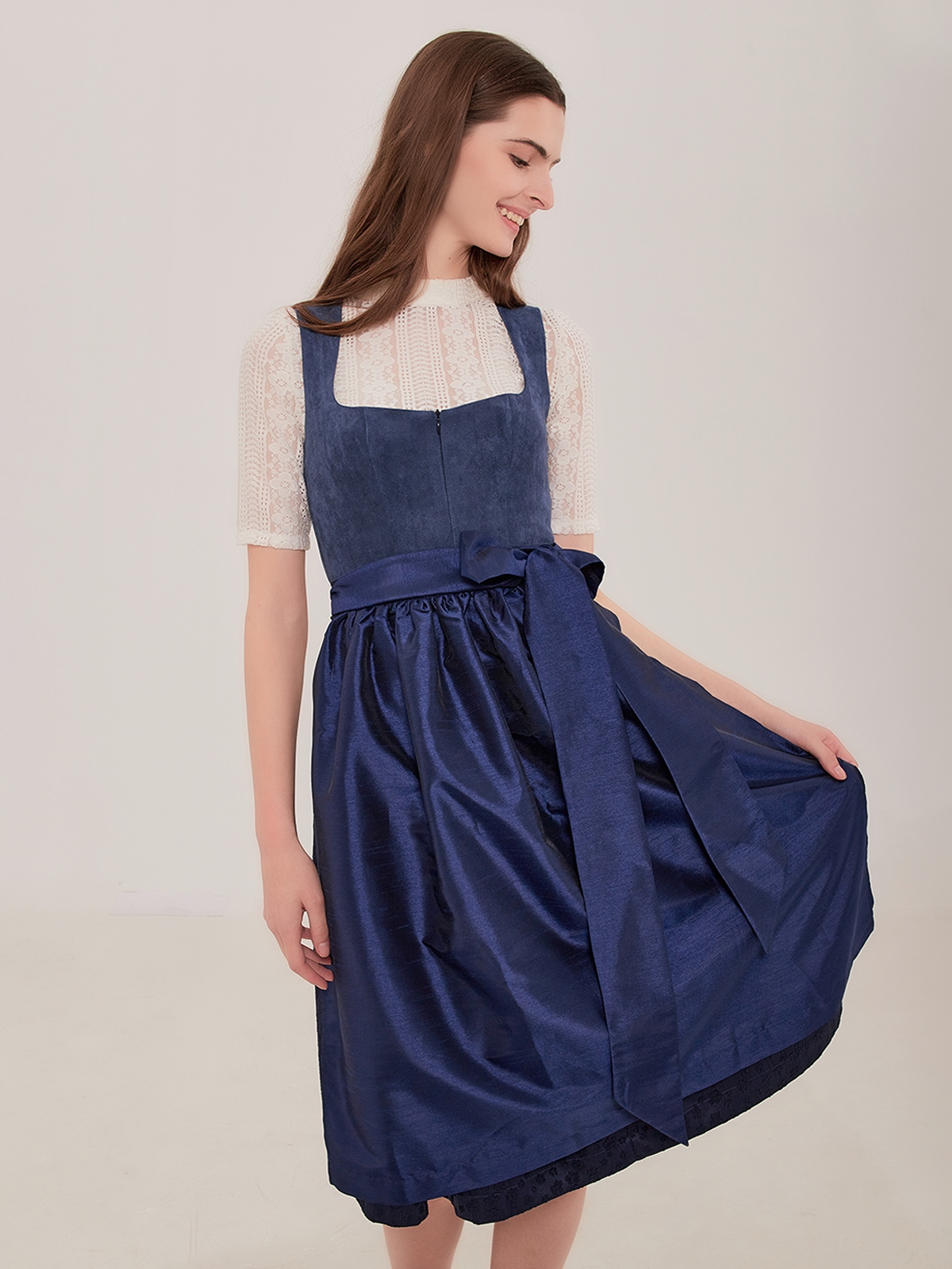 Dirndlbluse in Blau