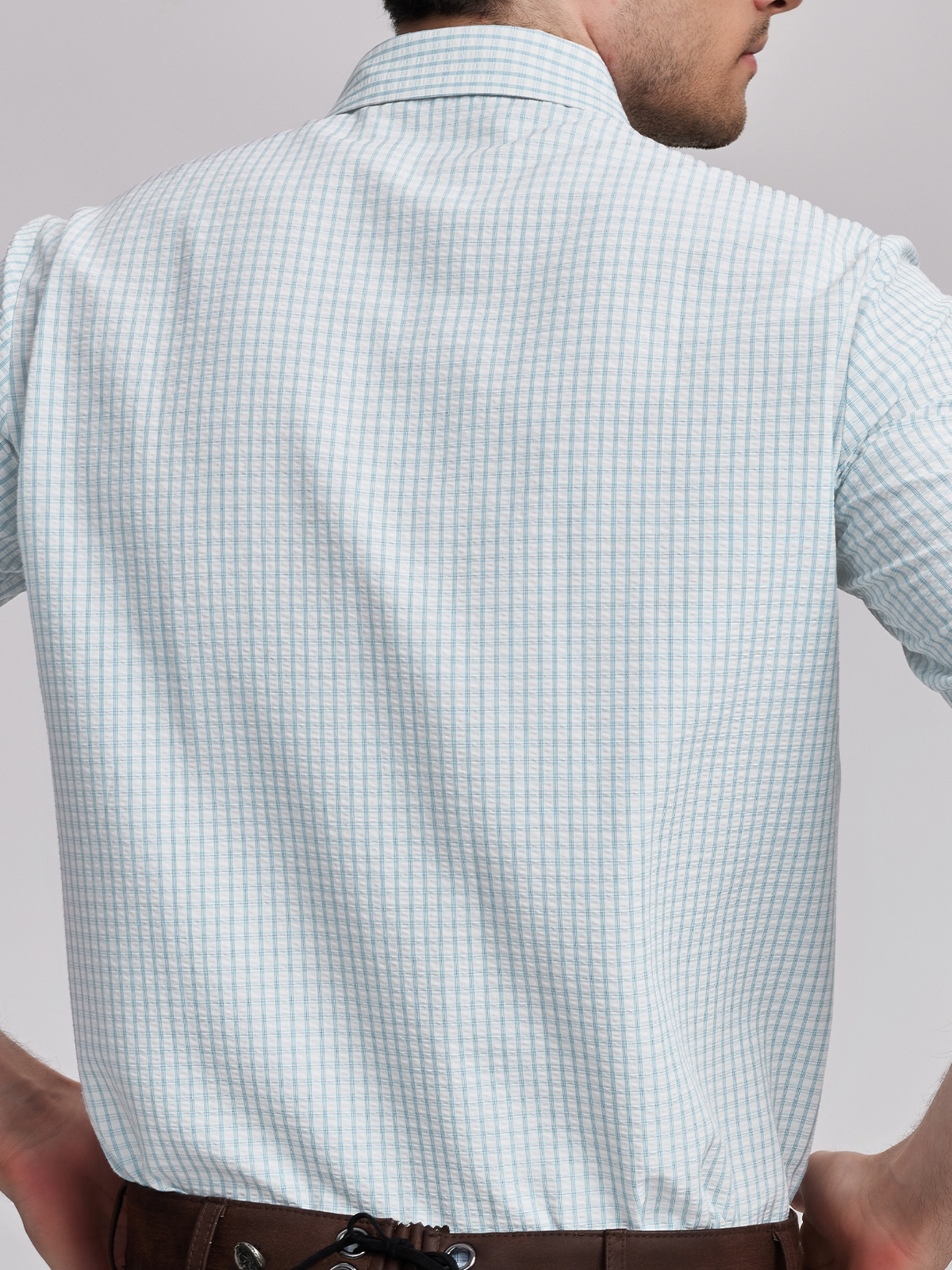 Schwarze Dirndlbluse mit Spitzenverzierung