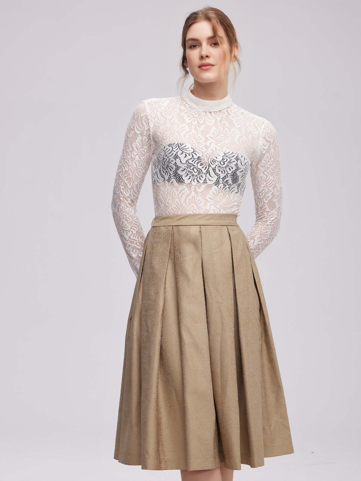 Modernes Dirndl in Grün mit floralen Akzenten