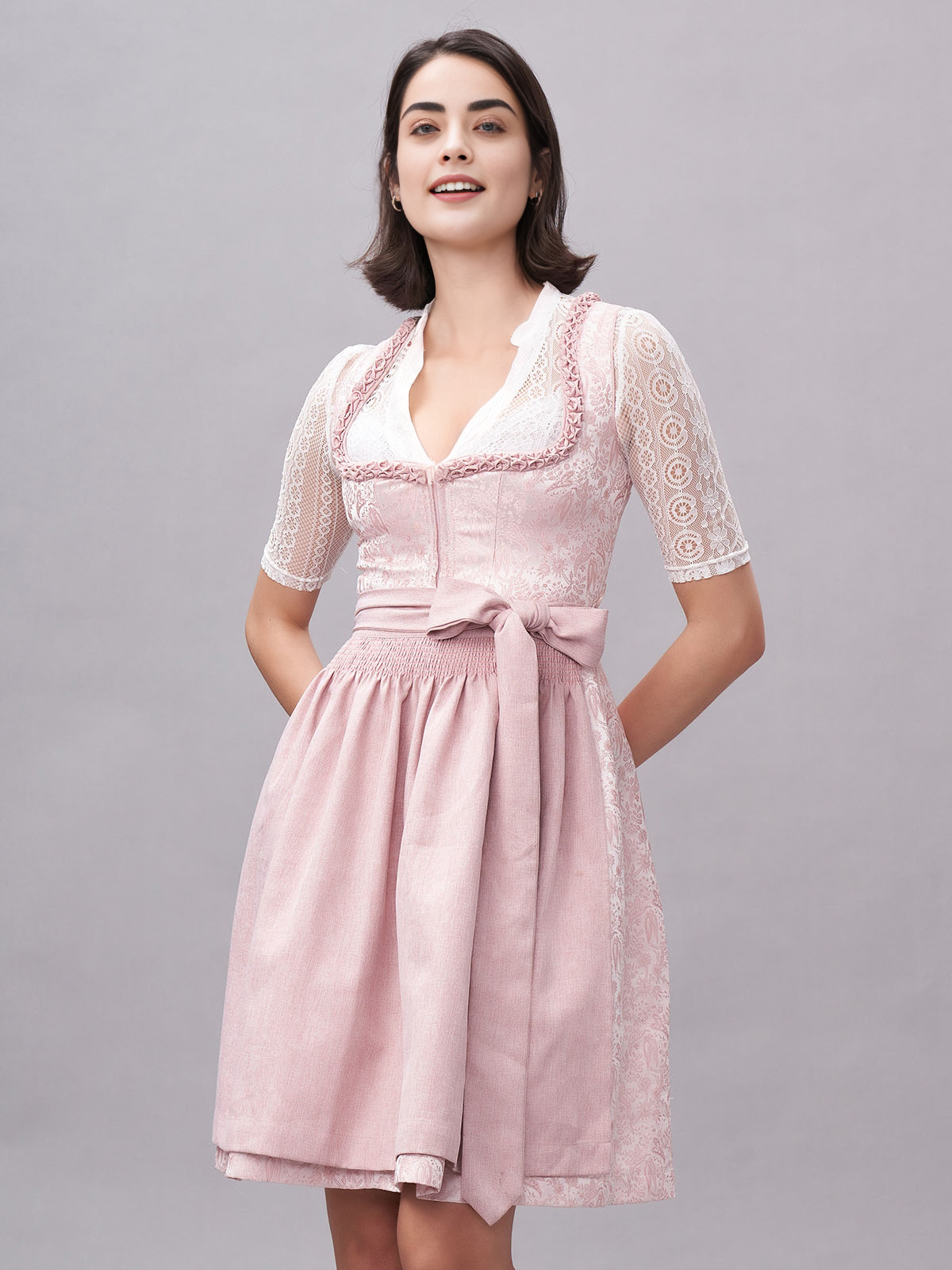 Dirndl mit Herzausschnitt in Rosa