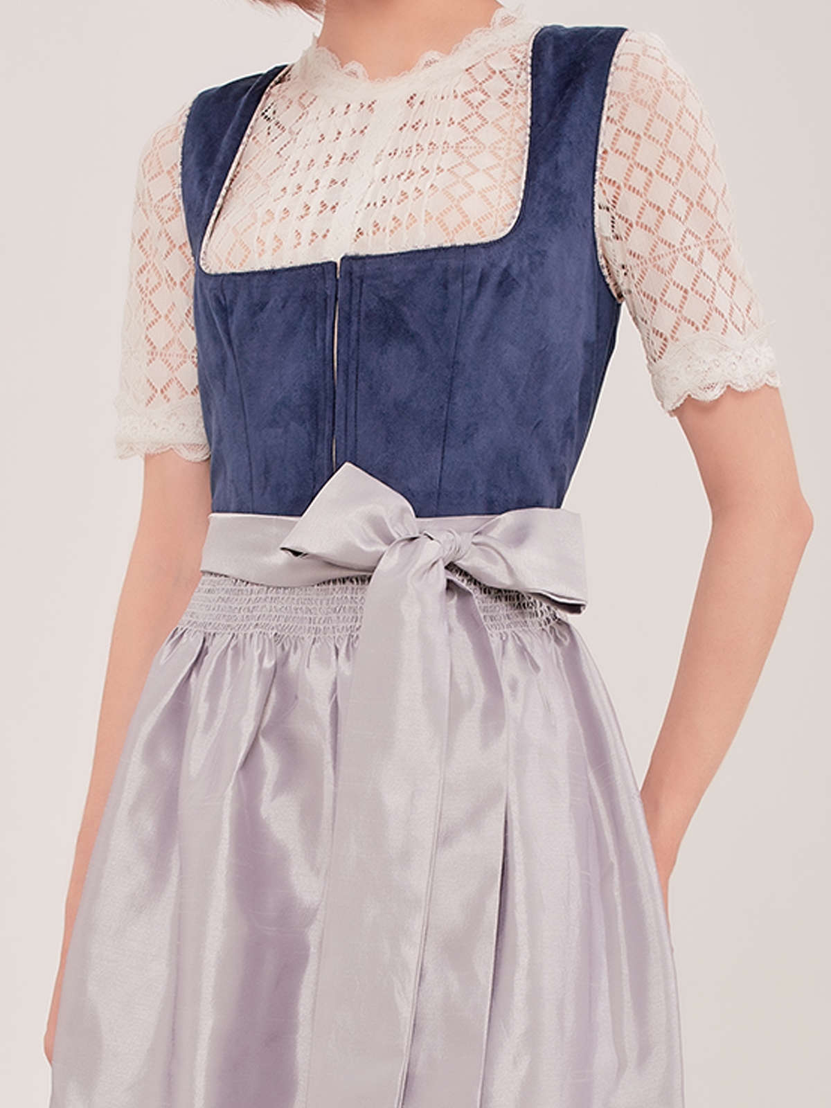 Klassisches rotes Dirndl von Ehreer