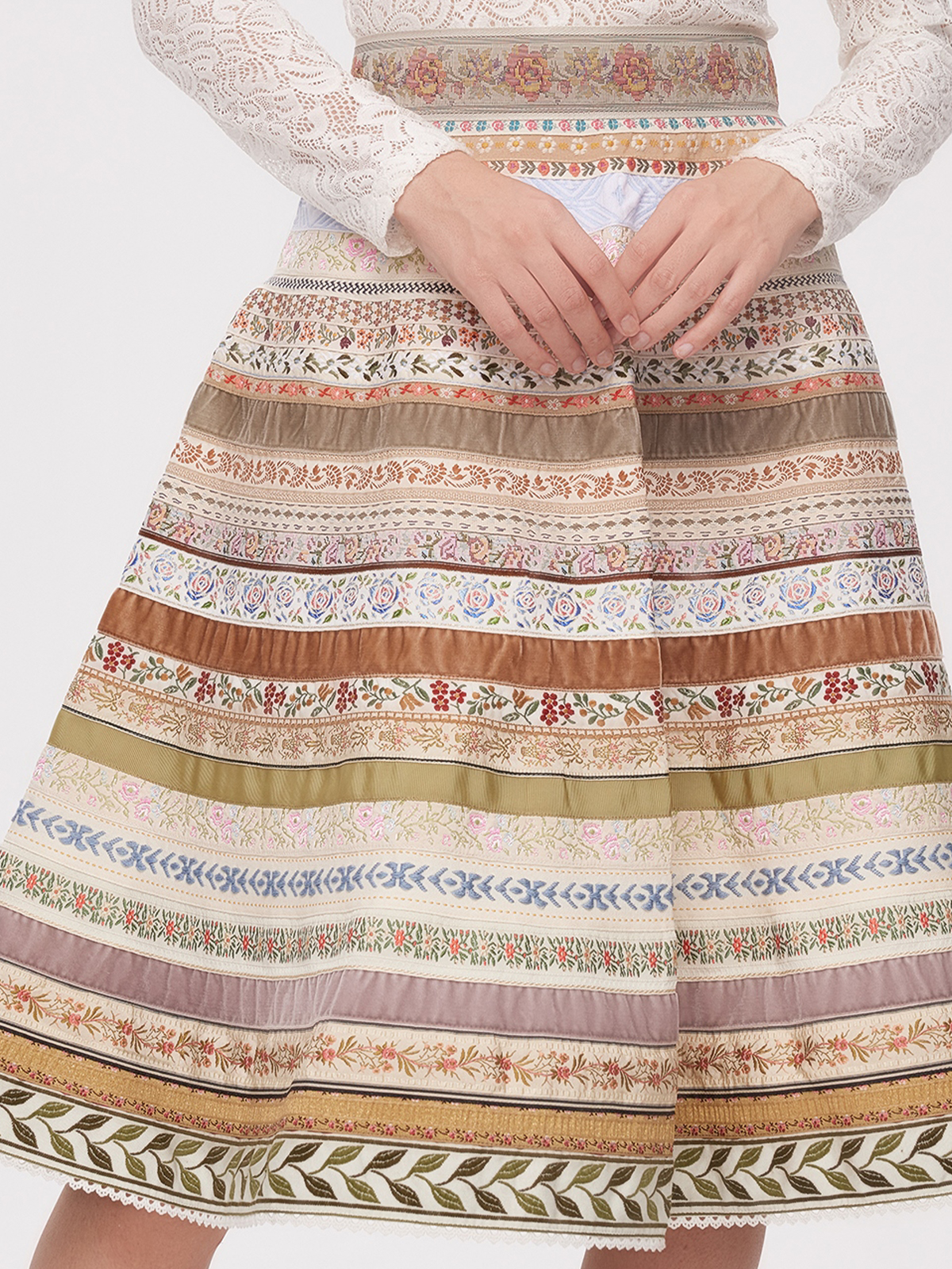 Dirndl Creme Beige – zeitlos und elegant