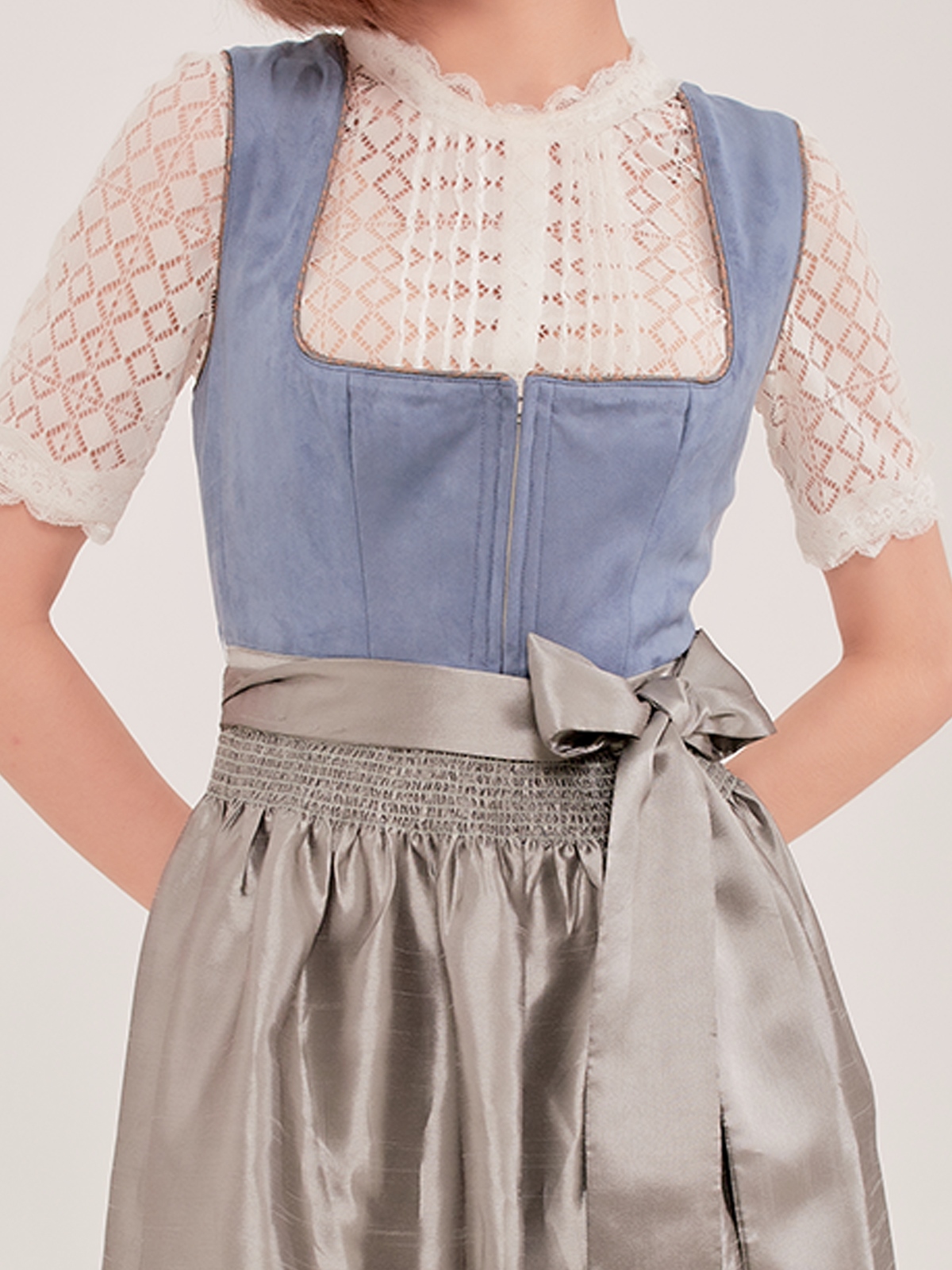 Modernes Dirndl in Blau