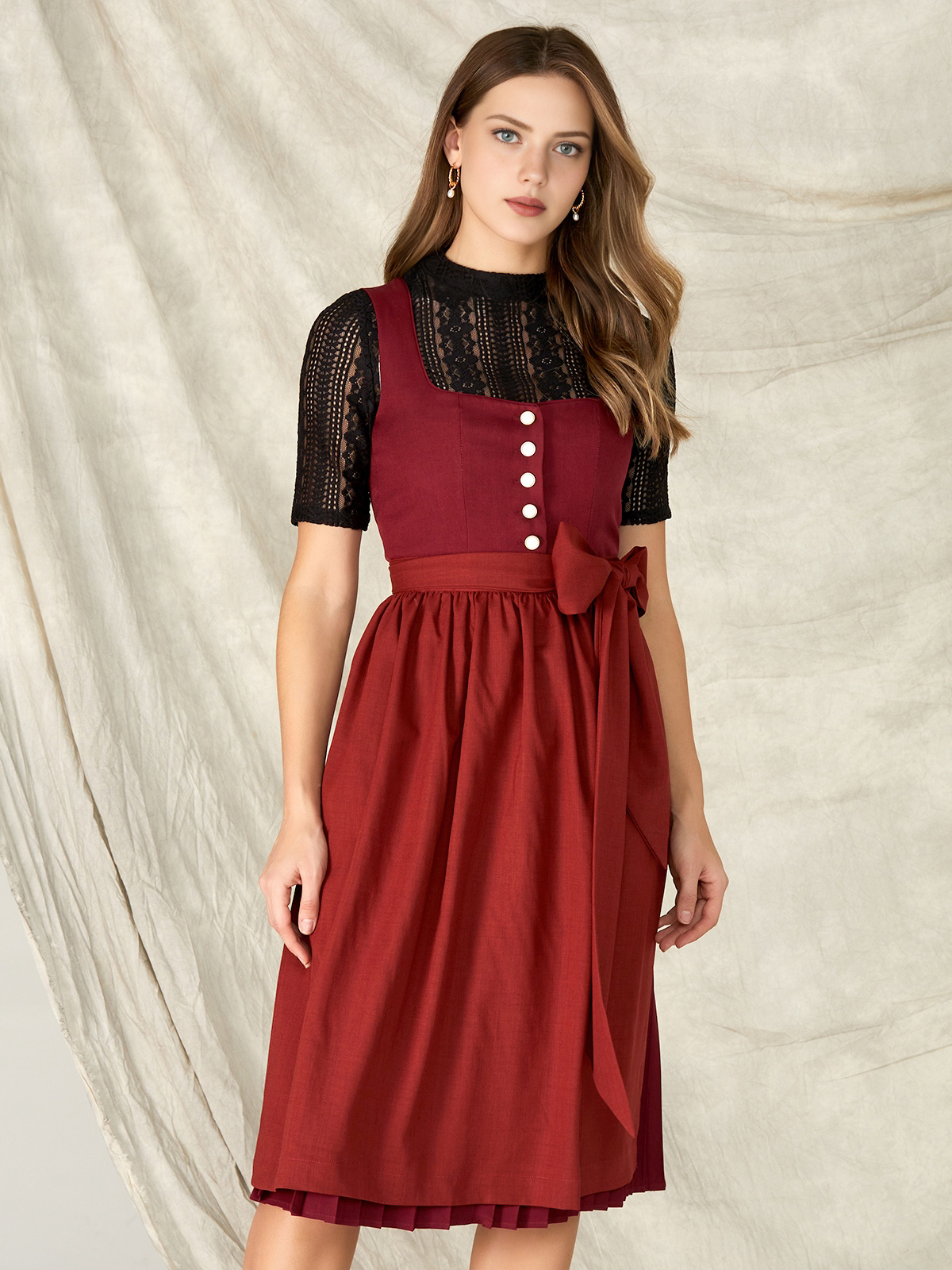 Modernes dunkelgrünes Dirndl mit schlankem Schnitt