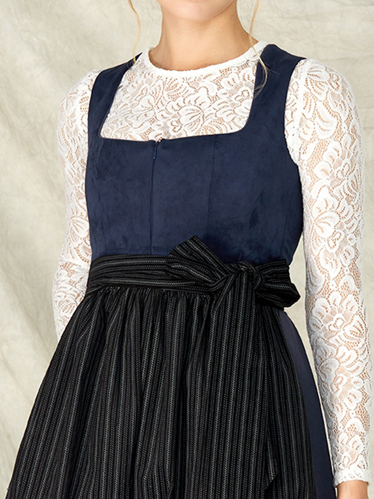 Ehreer Dirndl in Blau