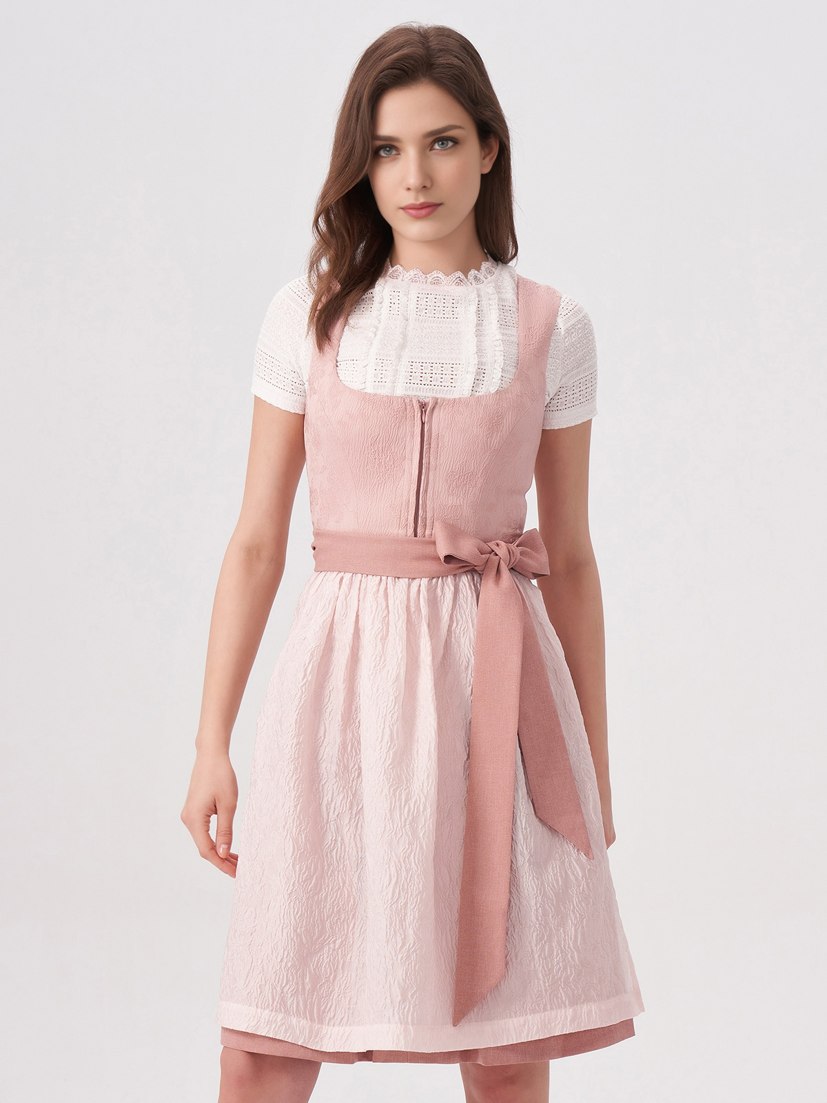 Dirndl in Rosa – Eleganz und Tradition