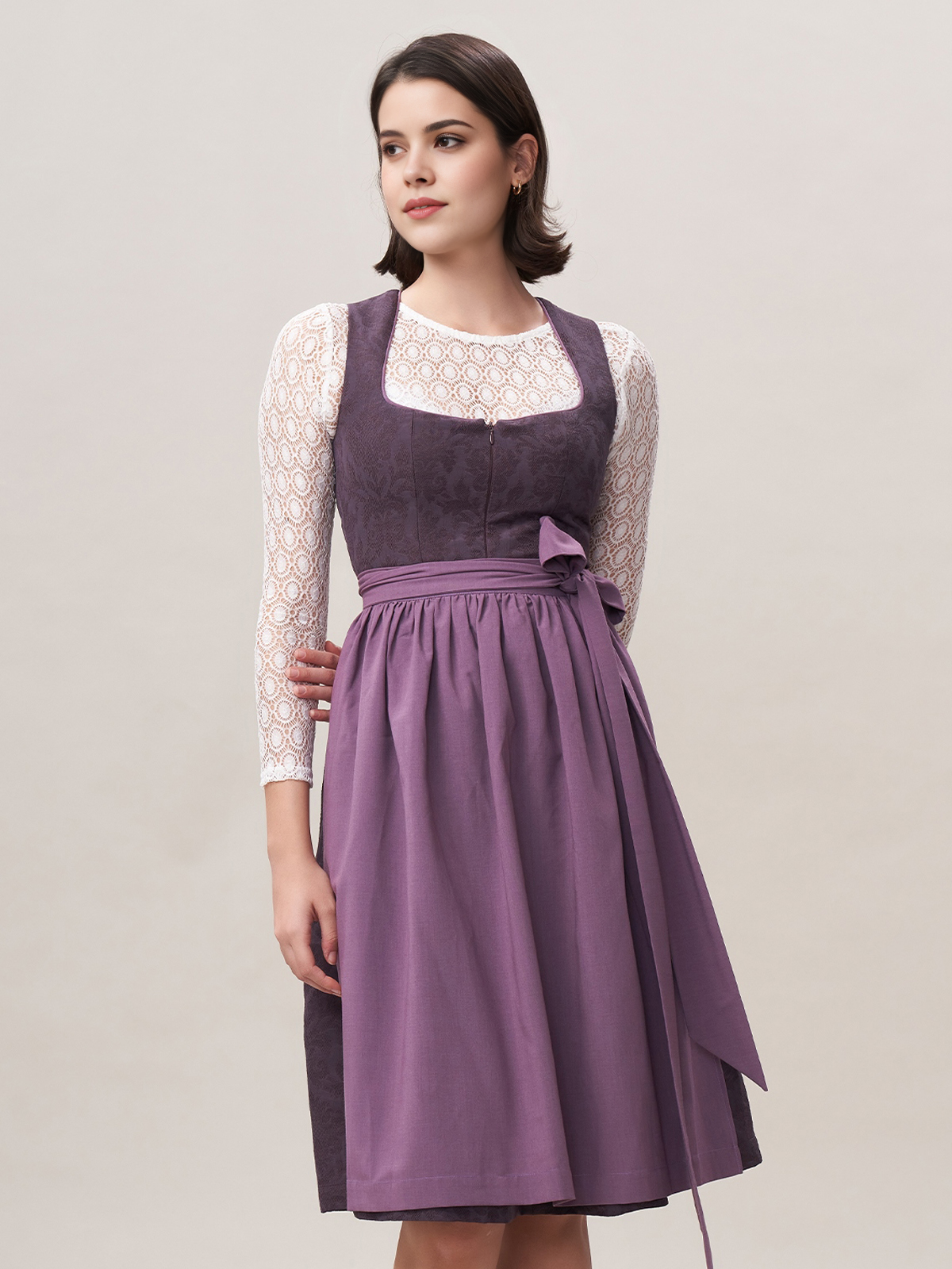 Dirndl Flieder in eleganter Ausführung