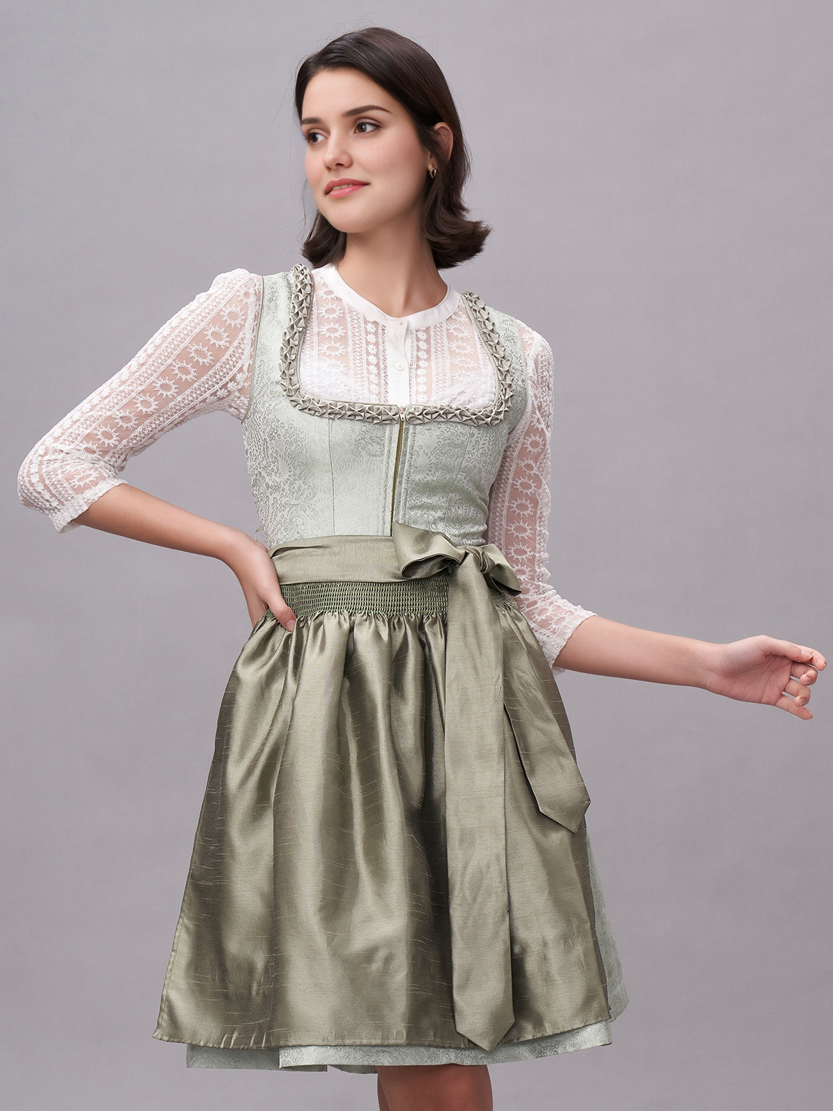 Moderne dunkelblaue Dirndl mit schlankem Schnitt