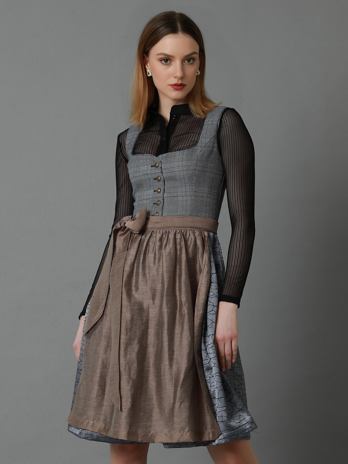 Hochgeschlossenes Dirndl Grün – stilvoll und traditionell