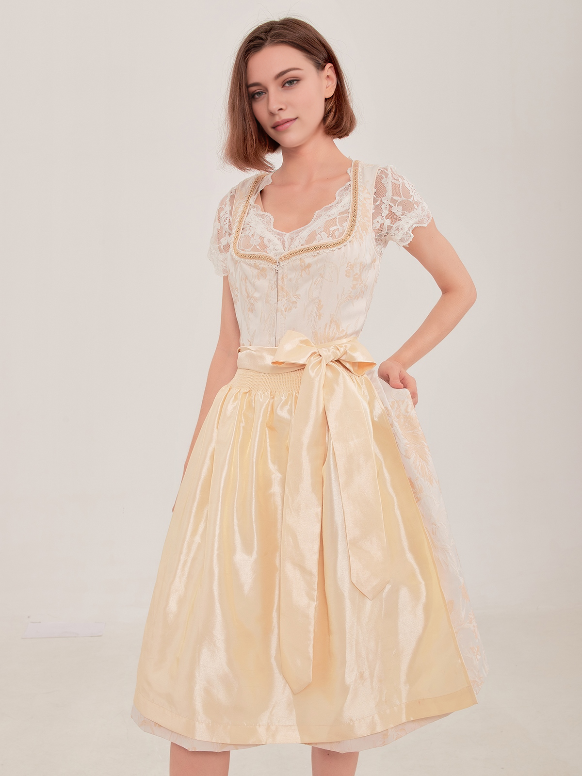 Dirndl mit Herzausschnitt in gelb