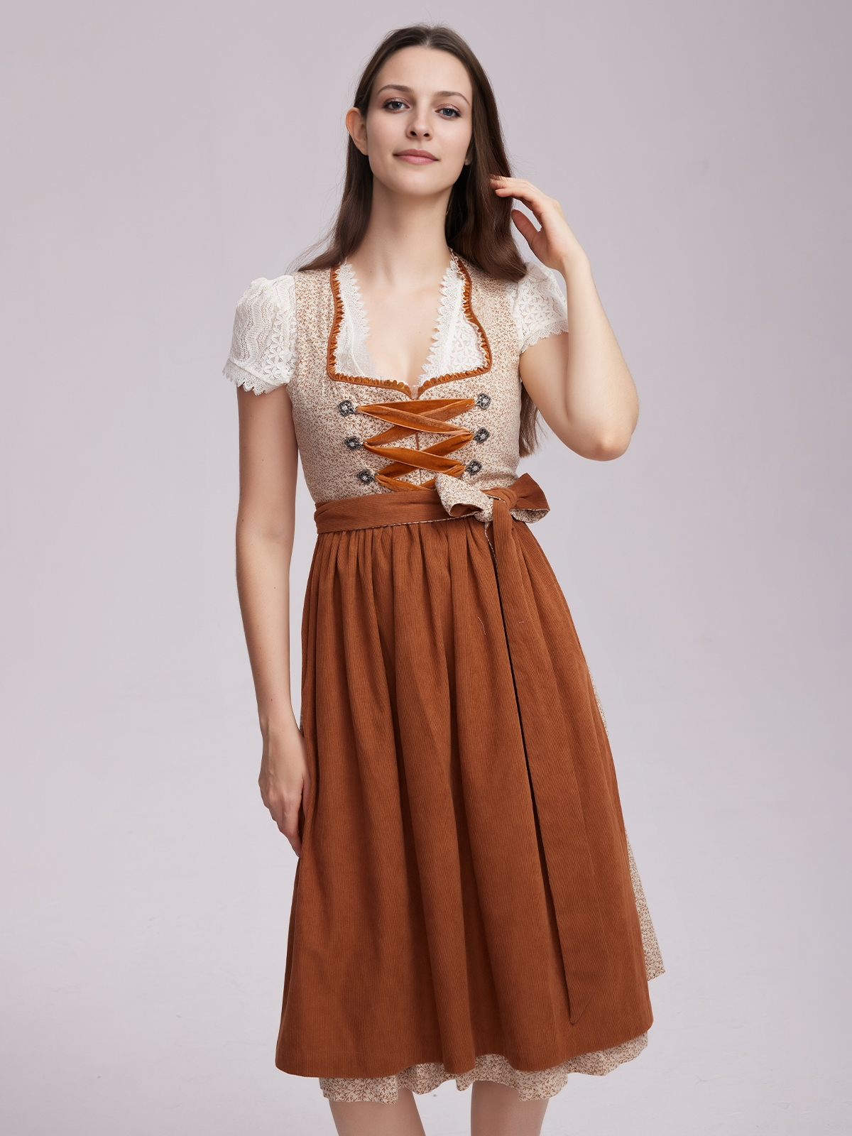Modernes Dirndl in Braun – stilvolle Eleganz für jeden Anlass
