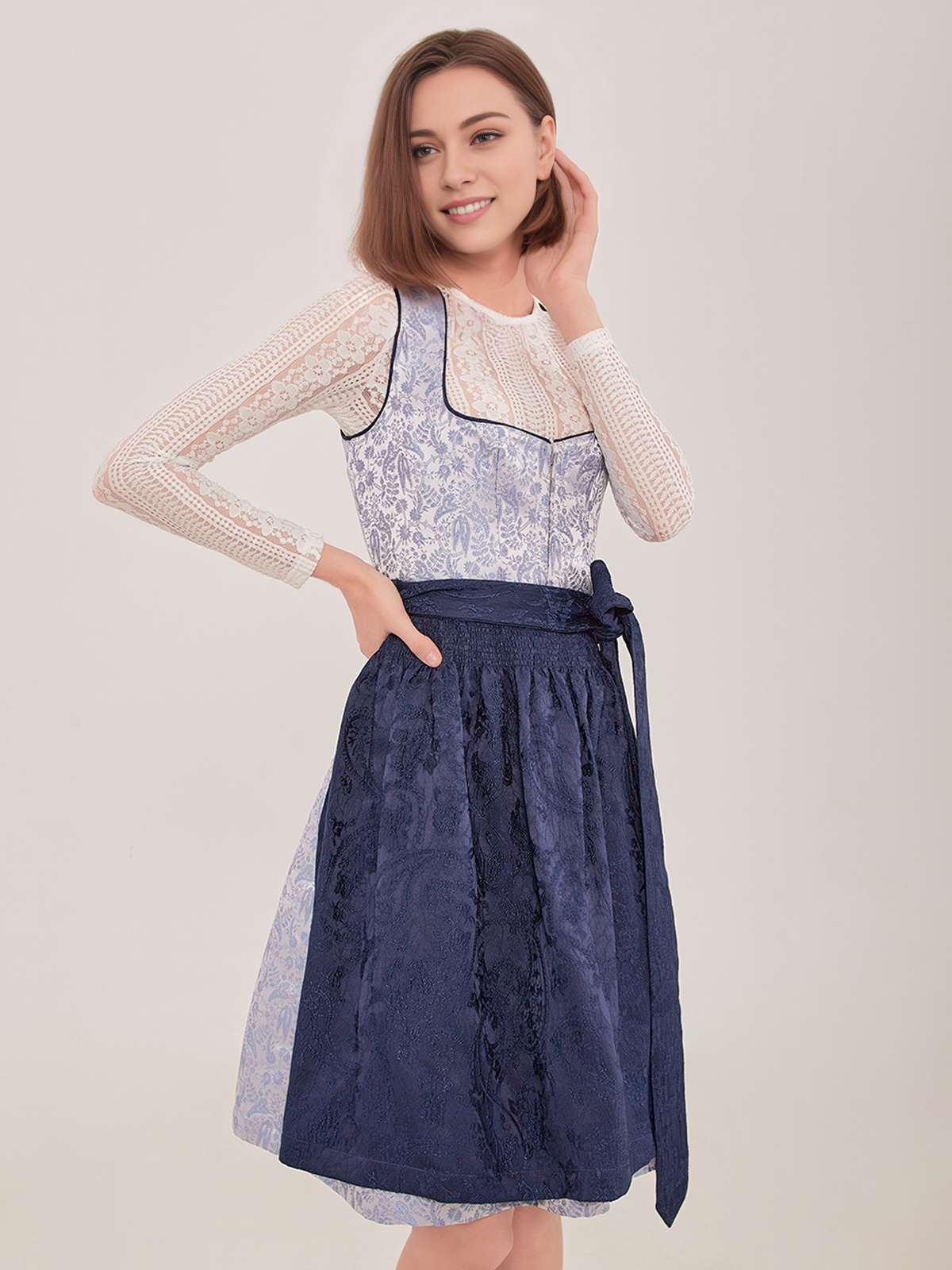 Modernes Dirndl in Blau