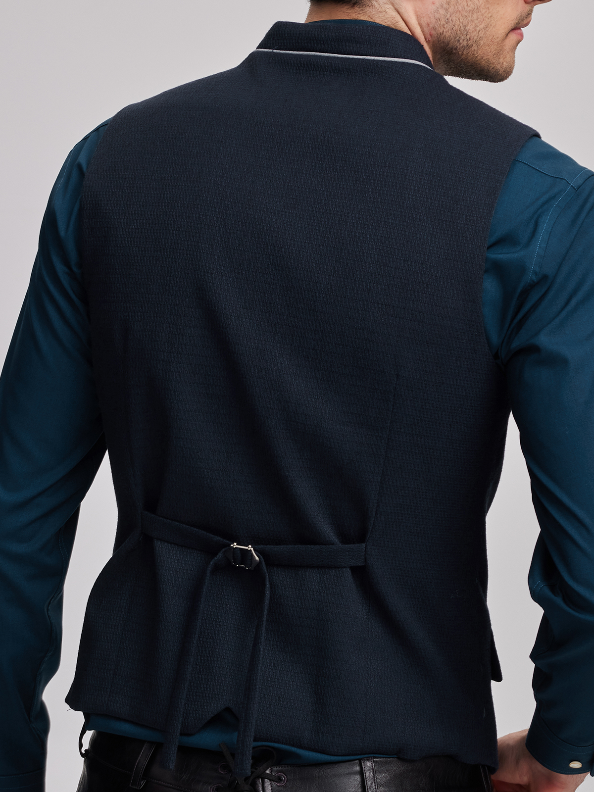 Dirndl mit blauer Weste – stilvoll & feminin