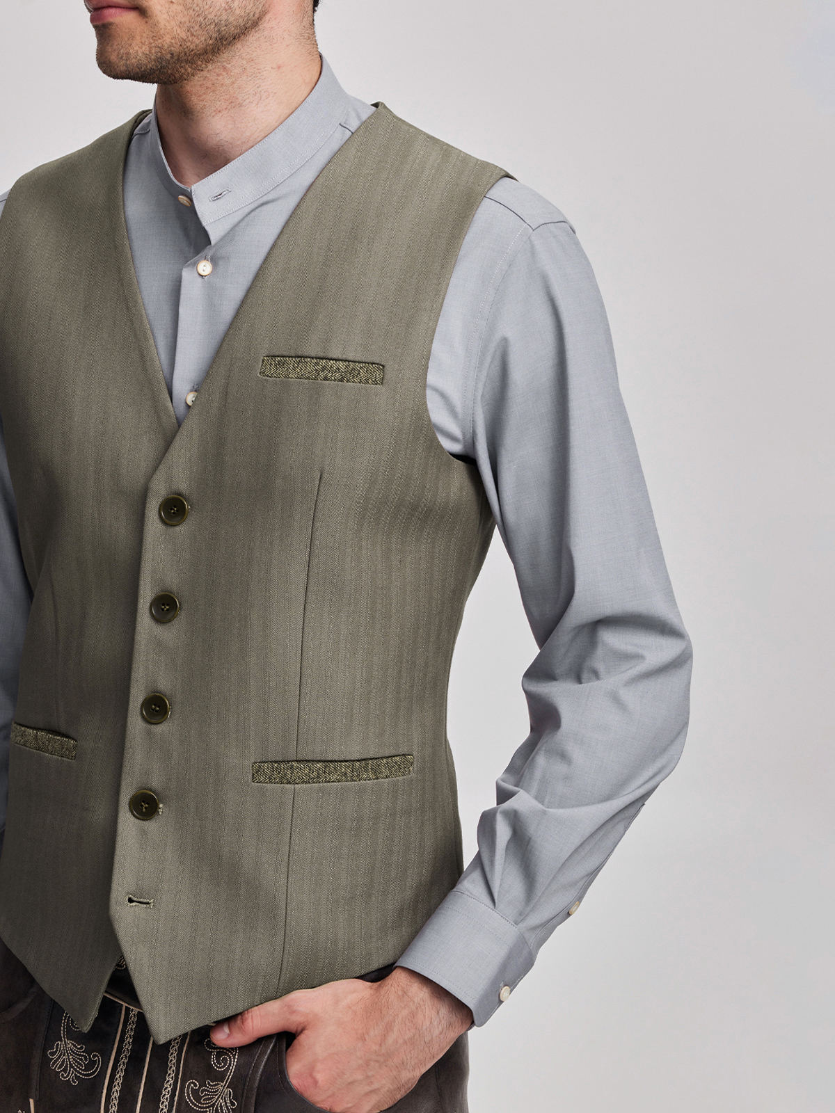 Dirndl mit Reißverschluss vorne in Braun – ein zeitloser Klassiker