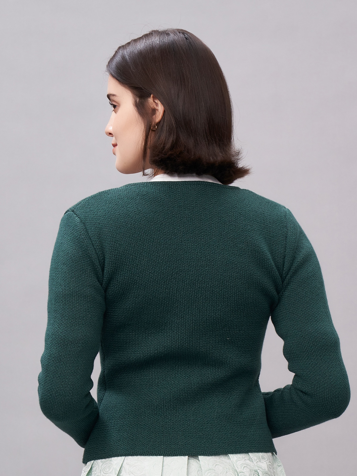 Elegante schwarze Dirndlbluse langarm mit Spitzenverzierung