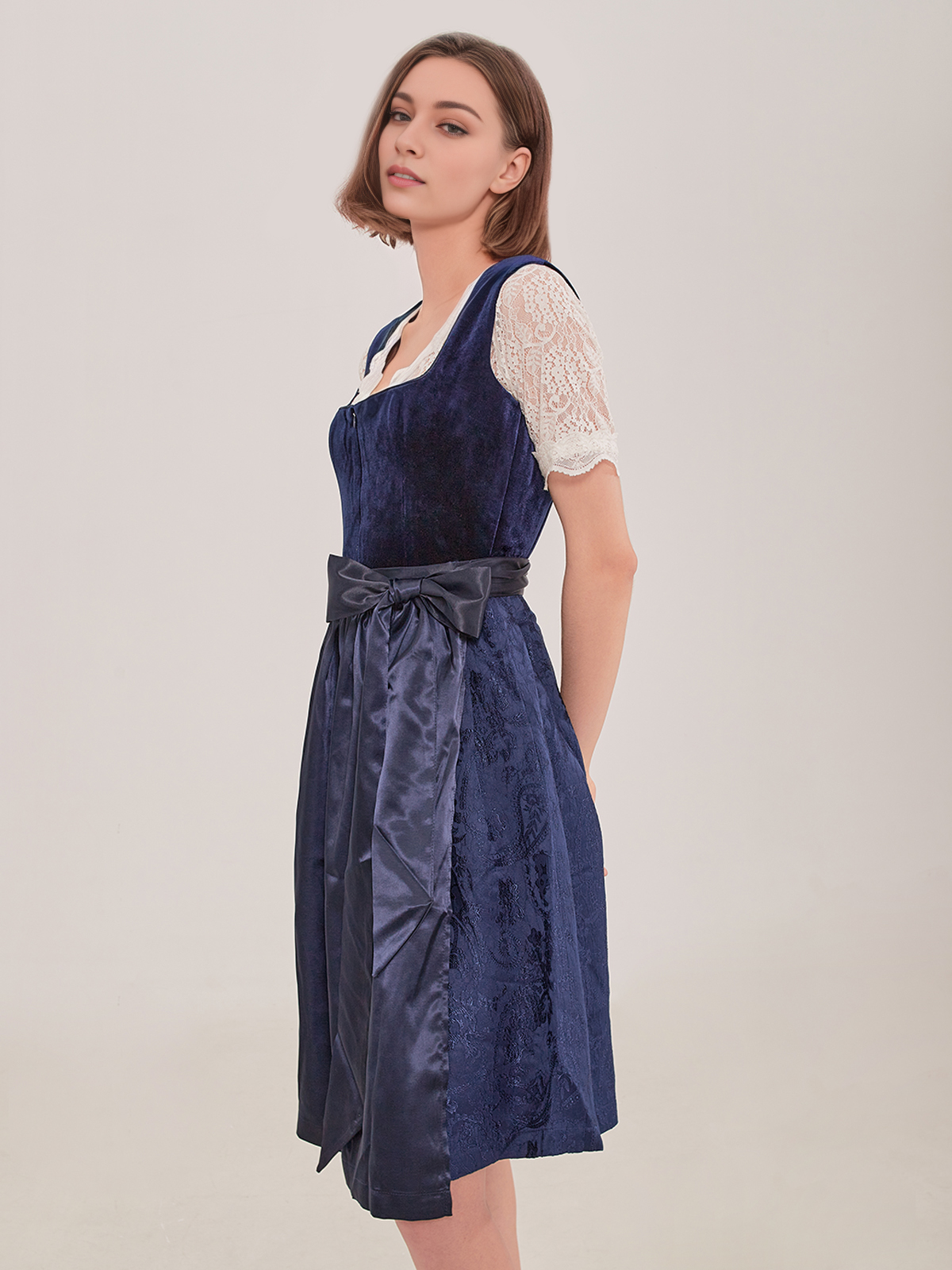 Lange Dirndlbluse in Blau