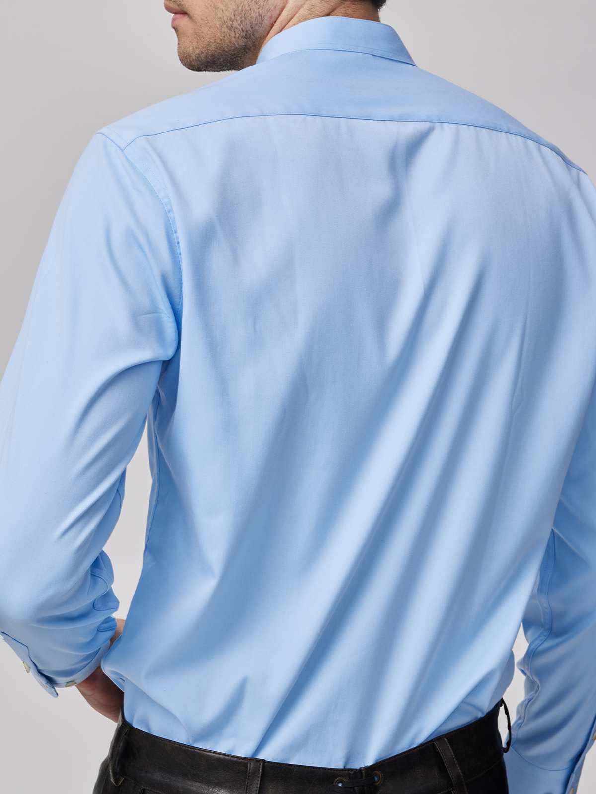 Traditionelles Dirndl in Blau