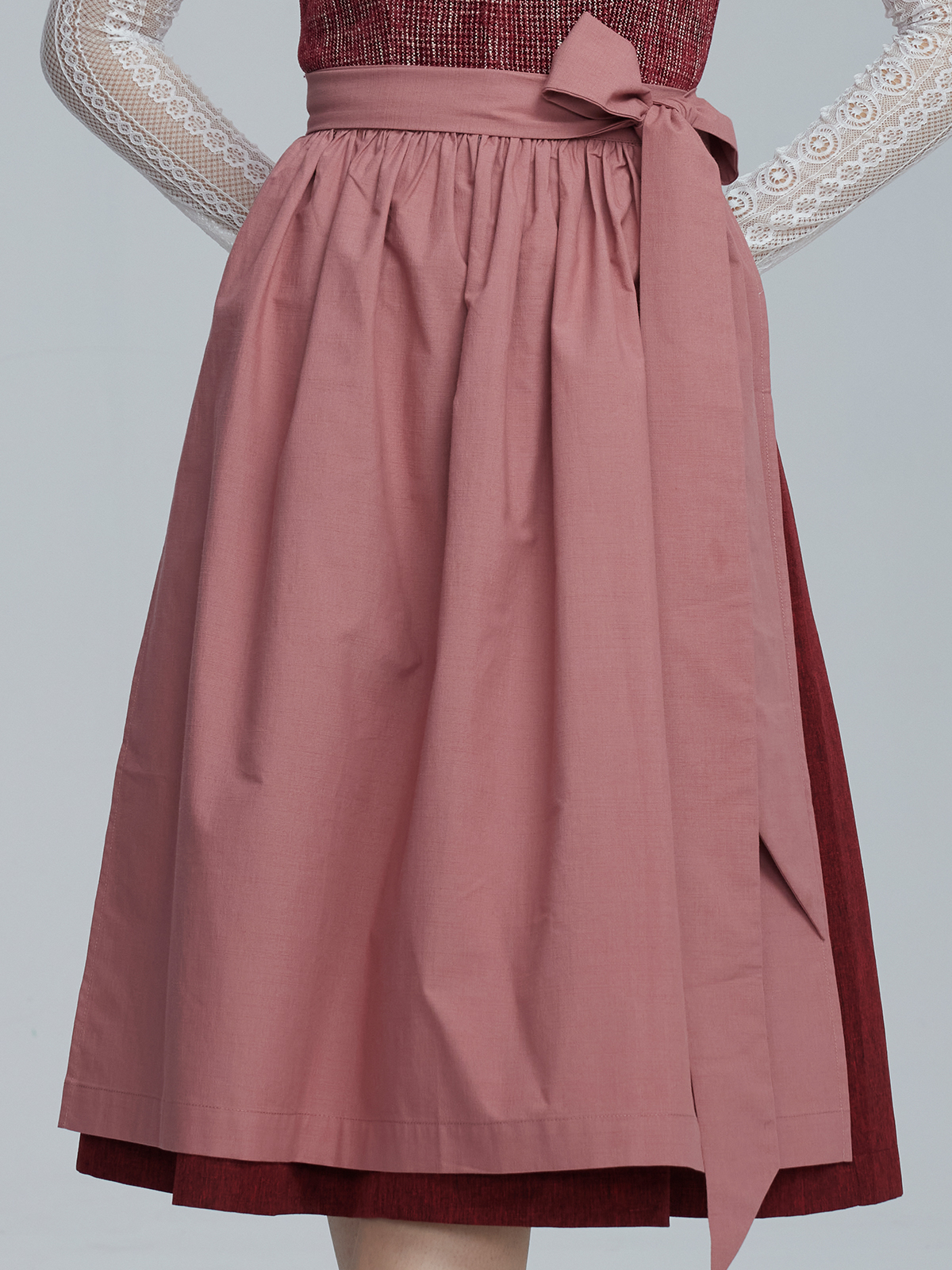 Rotes Dirndl Samt