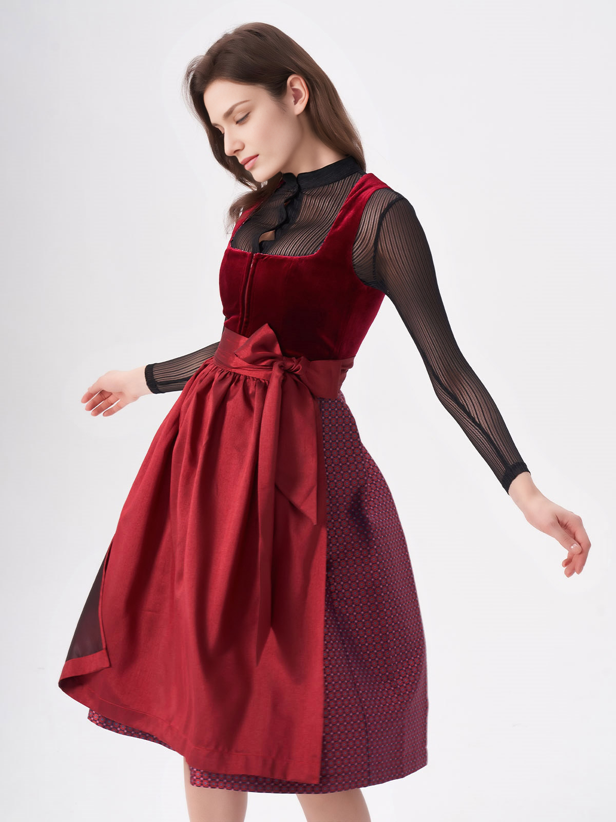 Modernes Dirndl in Marineblau