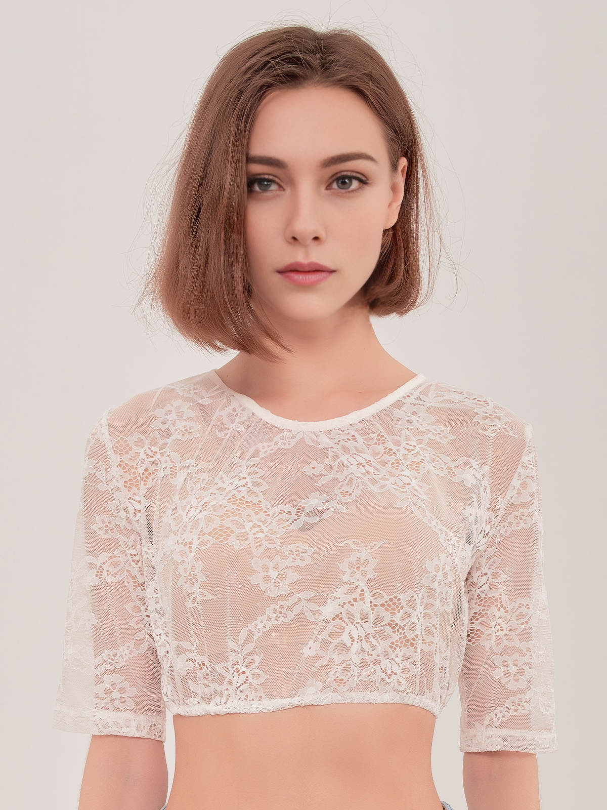 Beige Dirndlbluse mit Spitzenbesatz