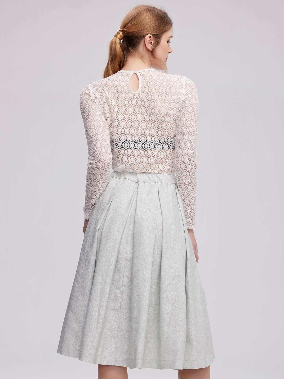 Dunkelblaues Dirndl mit eleganter Schürze