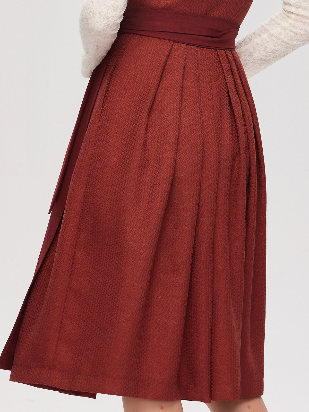 Dirndl in Schwarz-Braun