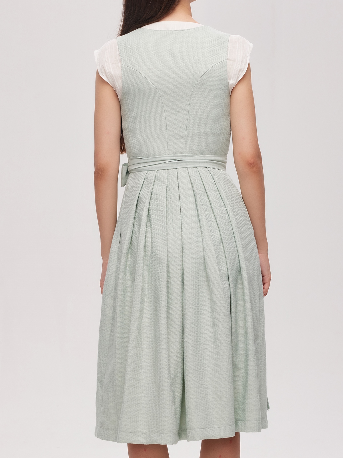 Dirndl in Schwarz-Rot